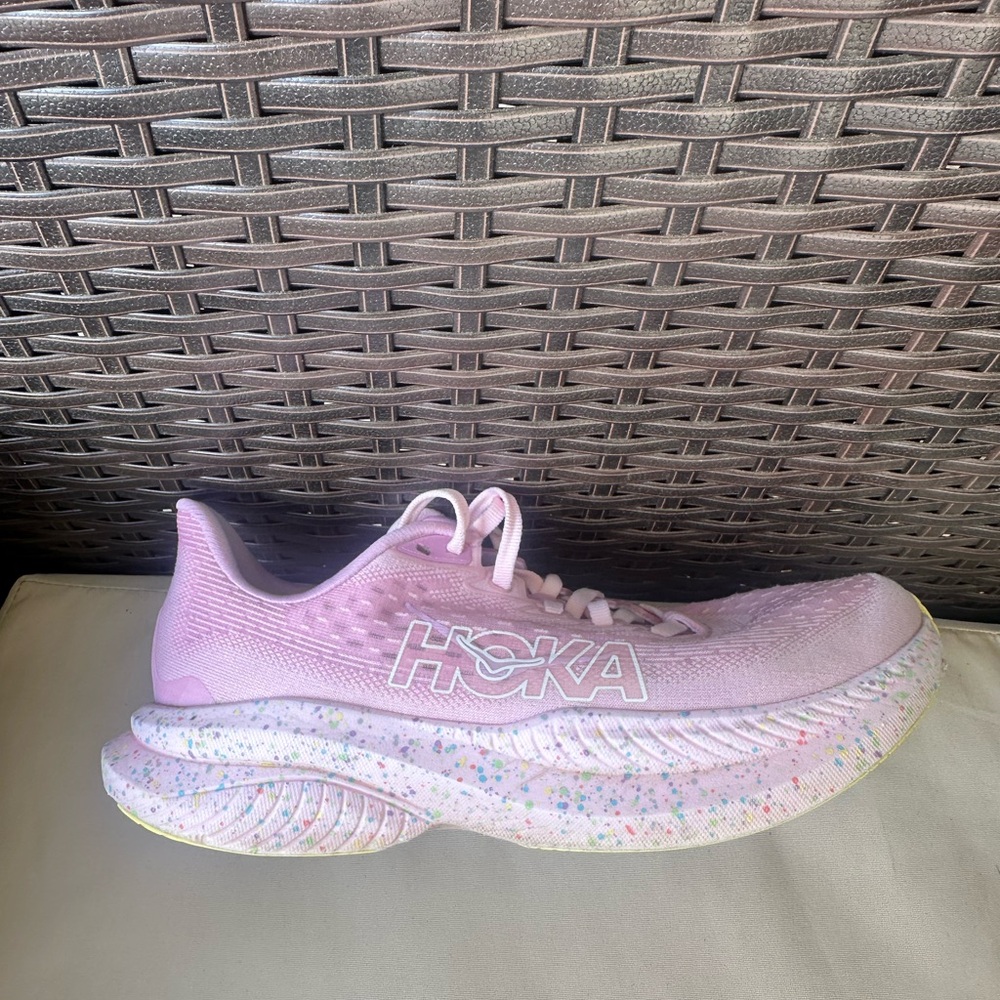 Hoka women’s one one Mach 6 pink lemonade - Picture 2 of 8
